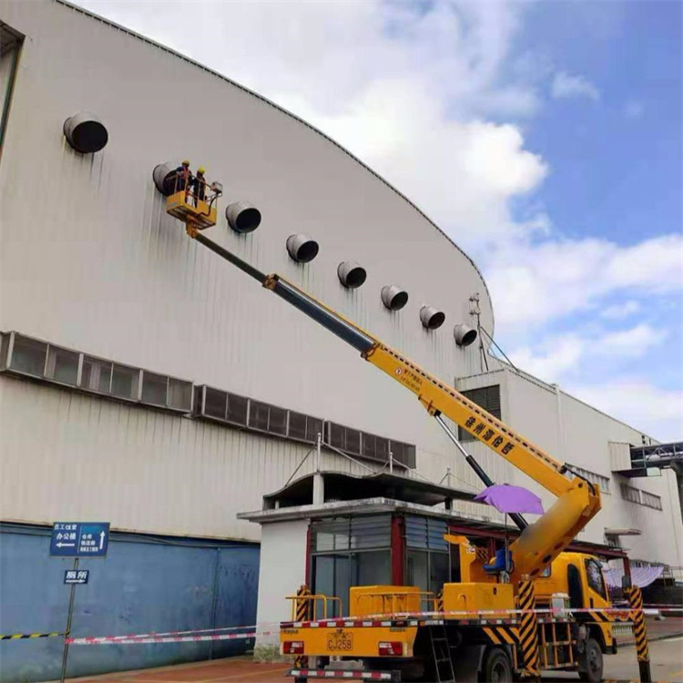 临清高空作业车出租服务：专业广告牌安装解决方案