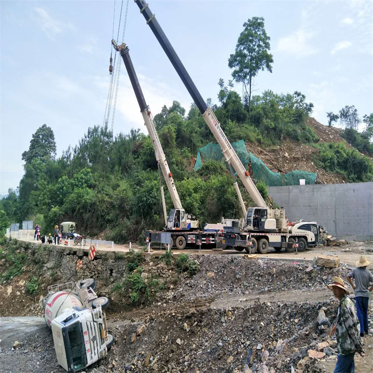 临清汽车掉沟里叫吊车救援要多少钱